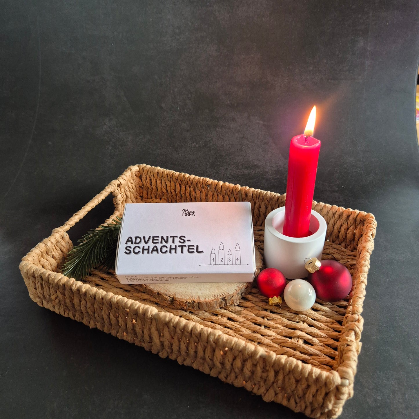 Adventsschachtel mit 4 Kerzen, Streichholzbriefchen und Kerzenständer