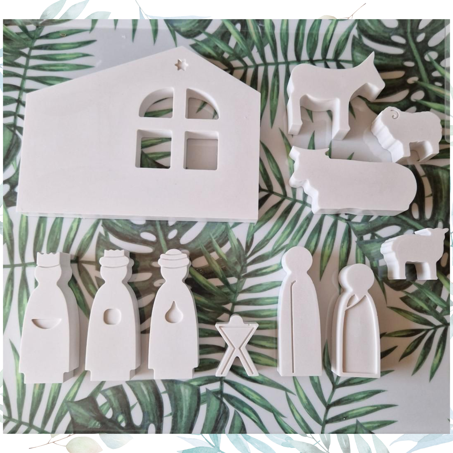 Krippe mittleres Set, 11 Teile plus Holztablett - Weihnachtskrippe aus weißem Gießbeton und mit exakt passendem Holztablett, eindrucksvolle Dekoration für Weihnachten, handgemacht