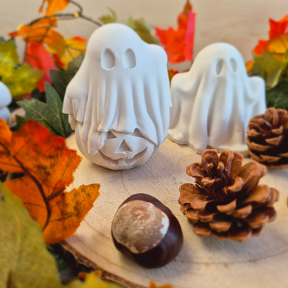 Geist Gespenst aus weißem Gießbeton Halloween 2 Varianten stehend auf Kürbis oder einzeln Dekoration Figuren Herbst Gruselige Dekoration