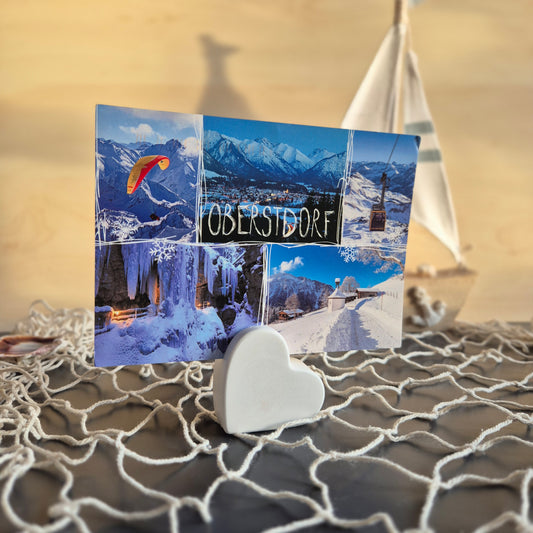 Kartenhalter in Herz-Form mit Schlitz auf der Oberseite für Fotos, Postkarten und kleine Notizen, aus weißem Gießbeton // Abmessung: 5x5x2cm