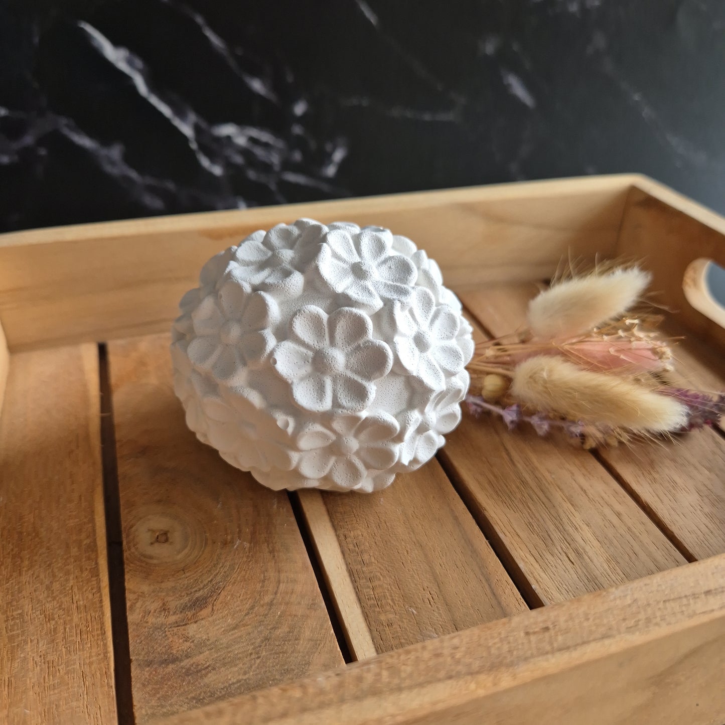 Blütenkugel aus Gießkeramik weiß, 8cm Durchmesser
