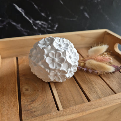 Blütenkugel aus Gießkeramik weiß, 8cm Durchmesser