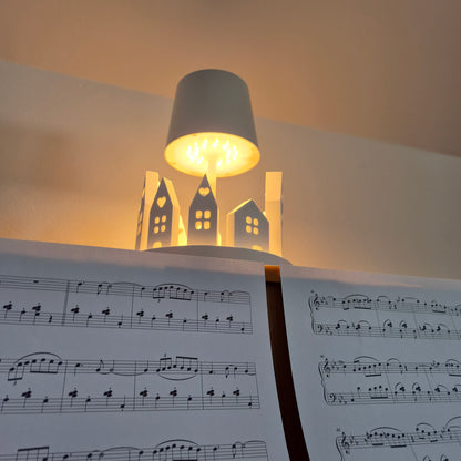 Dekoteller KOPENHAGEN mit LED-Lampe – handgefertigte Häuser-Deko aus Gießkeramik