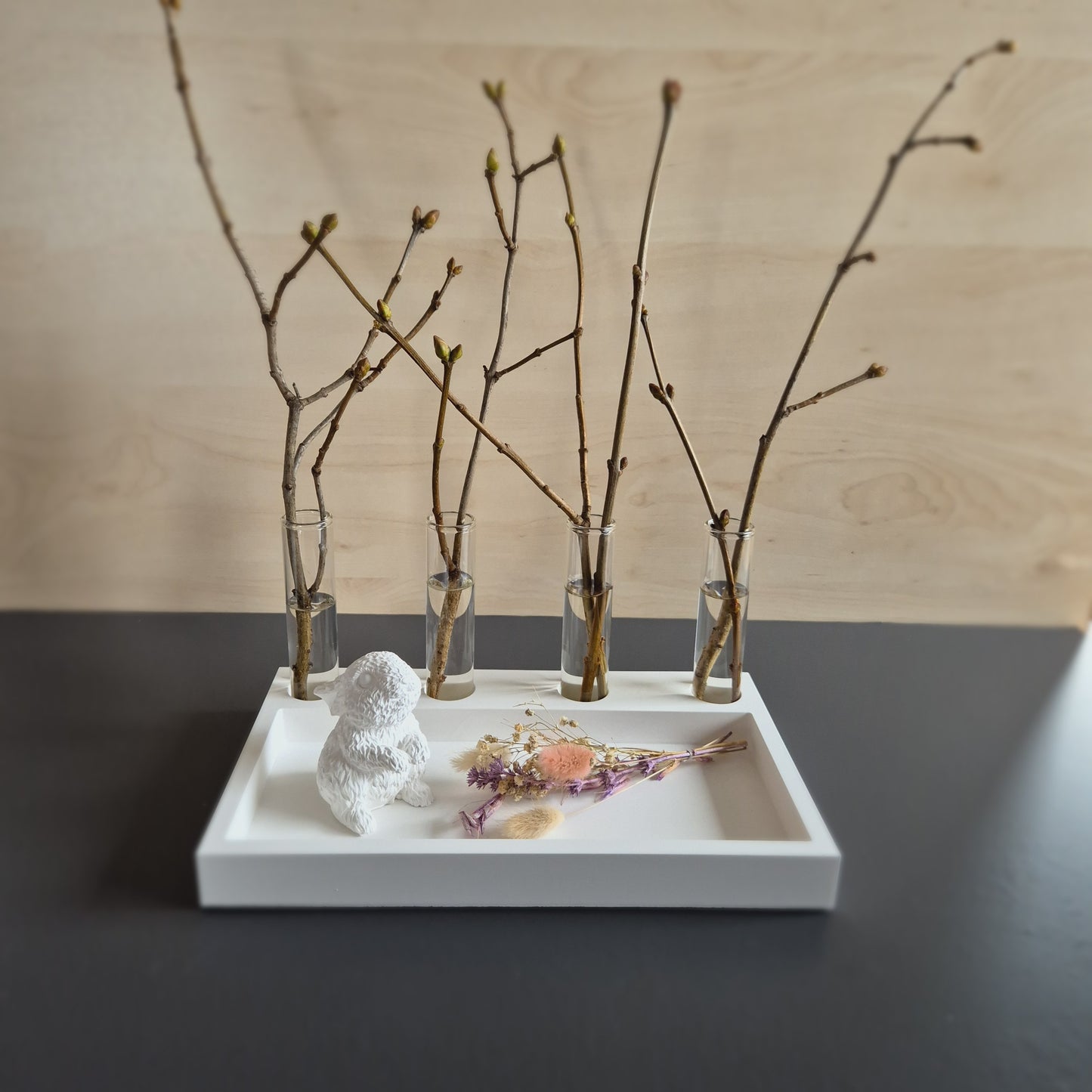 Dekoteller Rechteckig aus weißem Gießbeton  4 Kerzen oder  Vasen - Abmessungen: 22,6 x 13,8 x 2,4cm