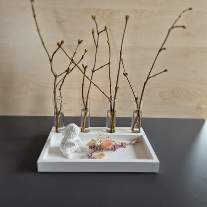 Dekoteller Rechteckig aus weißem Gießbeton  4 Kerzen oder  Vasen - Abmessungen: 22,6 x 13,8 x 2,4cm