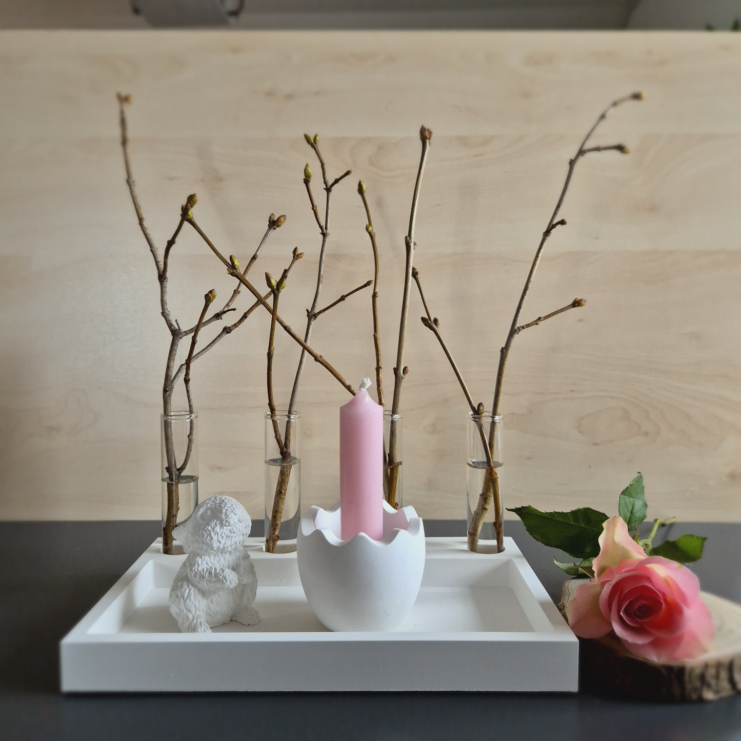 Dekoteller Rechteckig aus weißem Gießbeton  4 Kerzen oder  Vasen - Abmessungen: 22,6 x 13,8 x 2,4cm