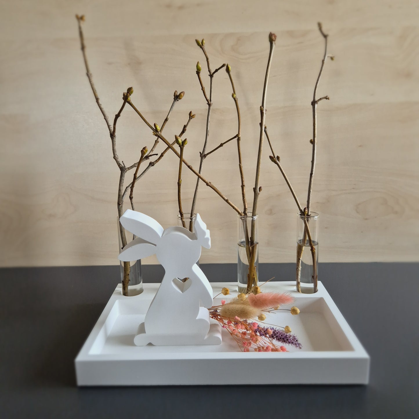 Dekoteller Rechteckig aus weißem Gießbeton  4 Kerzen oder  Vasen - Abmessungen: 22,6 x 13,8 x 2,4cm