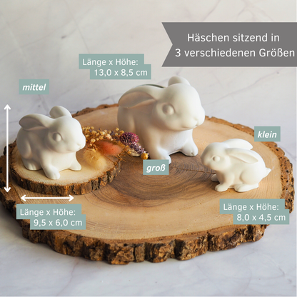 Hasen sitzend aus weißer Gießkeramik in drei verschiedenen Größen