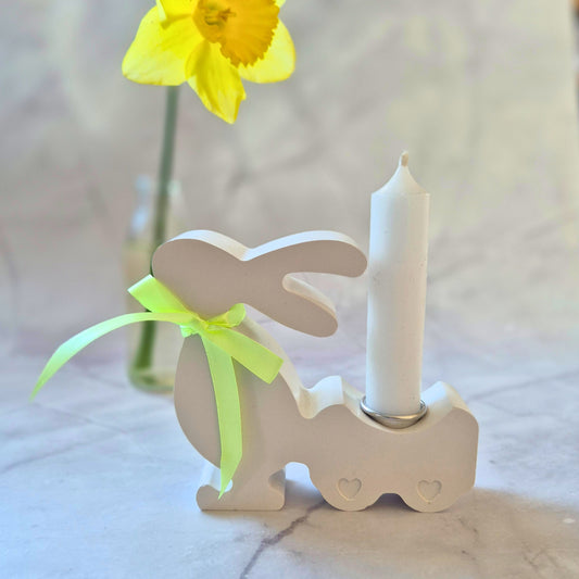 Hasenwagen mit Kerze, aus Gießkeramik - 10x12cm