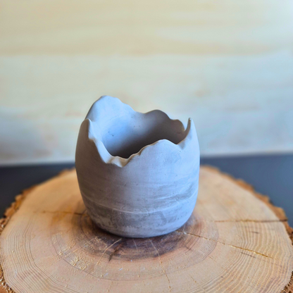 Vase in Osterei-Form für Trockenblumen, in Rustikalem Stil, aus Gießbeton, ca. 12,5 x 12 cm