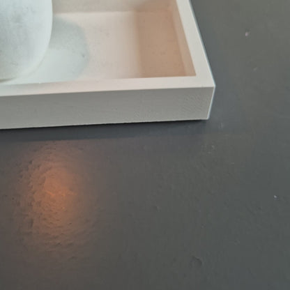 Dekoteller Rechteckig aus weißem Gießbeton  4 Kerzen oder  Vasen - Abmessungen: 22,6 x 13,8 x 2,4cm