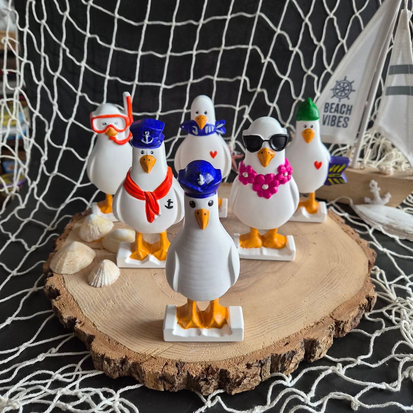 Möwen Figur aus weißer Gießkeramik, handbemalt, 6 verschiedene Motive - 15cm x 2,5cm